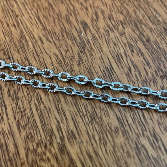 NIB Avon Vintage Antique Style Clock Pin/Pendant - Picture 4 of 7